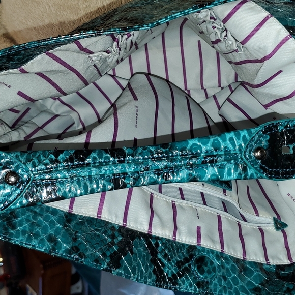 STEVEN  by Steve Madden  EUC Beautiful turquoise snake print bag. - Picture 7 of 8